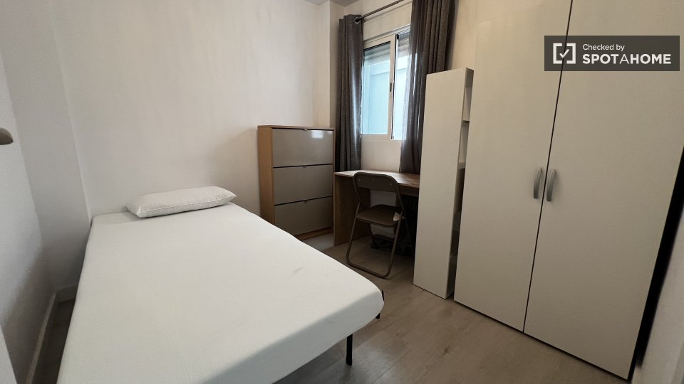Double room Valencia, 4 beds, 90m² — photo 13