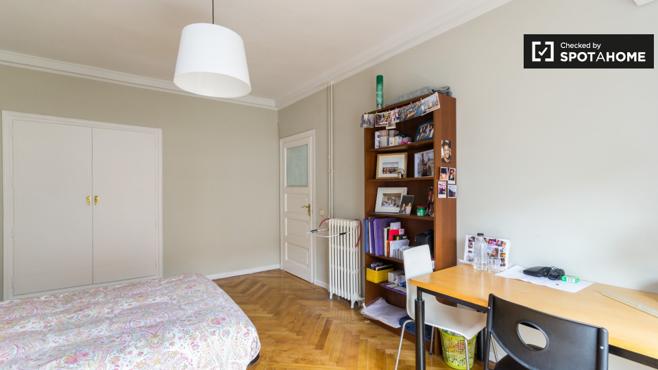 Double room Madrid, 5 beds, 160m² — photo 9