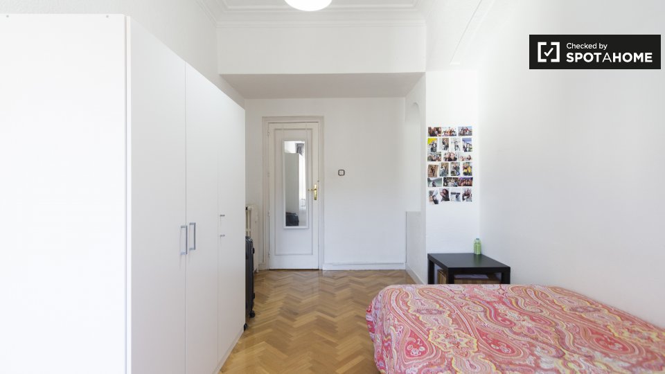Double room Madrid, 8 beds, 200m² — photo 3