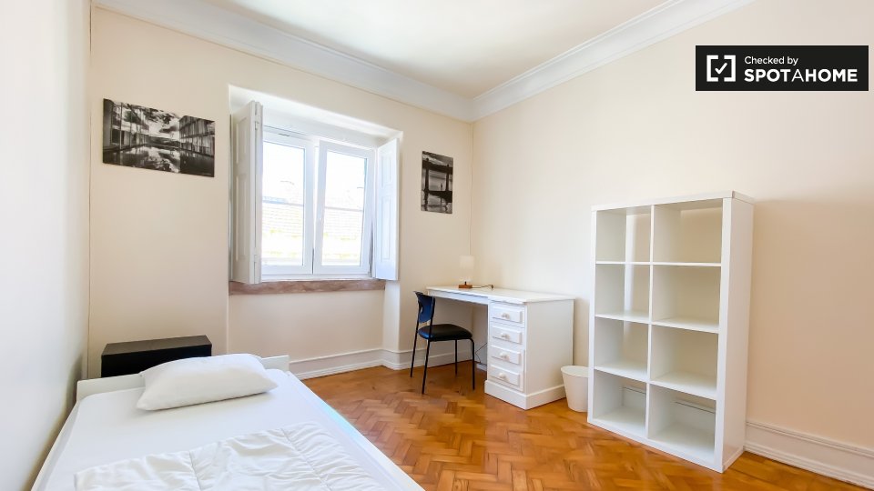 Double room Lisbon, 5 beds — photo 1