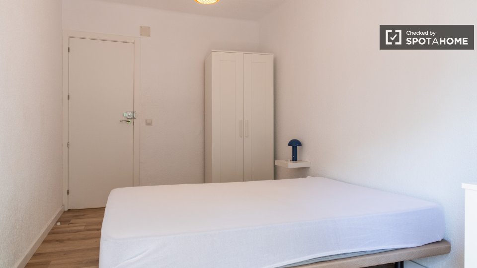 Double room Madrid, 4 beds — photo 24