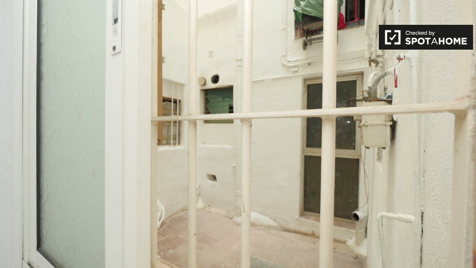 Double room Barcelona, 5 beds, 140m² — photo 3
