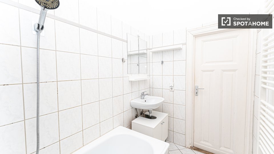 Double room Berlin, 2 beds, 62m² — photo 5
