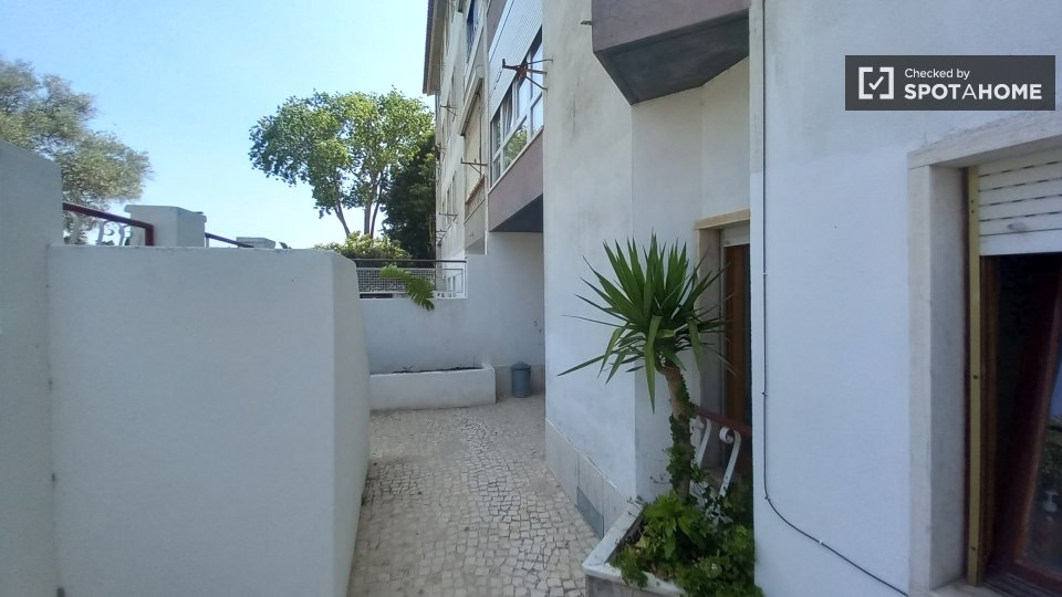 Apartment Lisbon, 3 beds, 75m² — photo 19