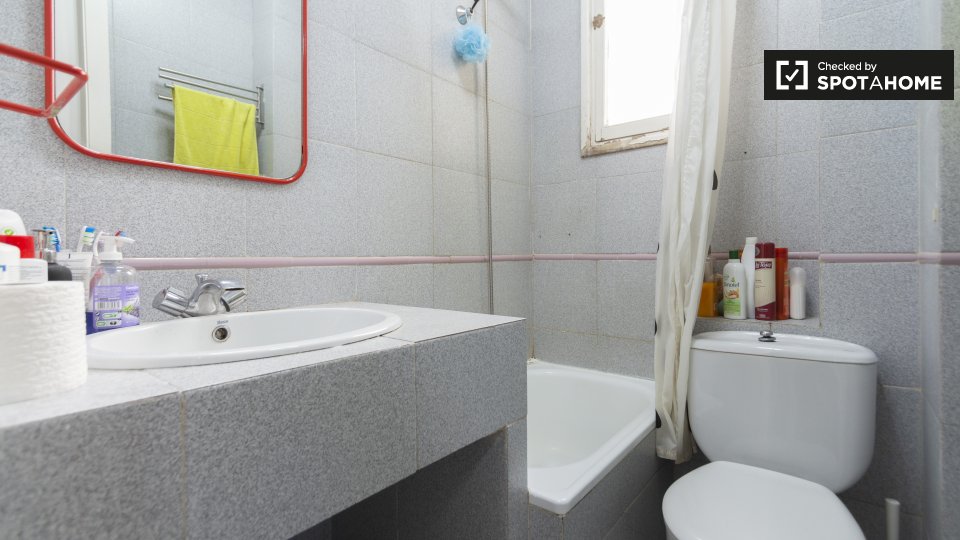 Double room Madrid, 8 beds, 200m² — photo 19