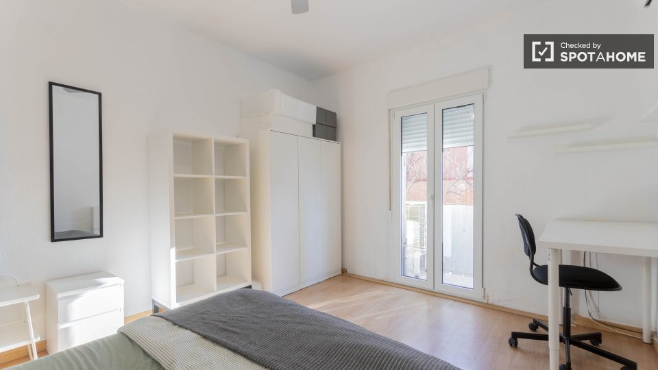 Double room Valencia, 3 beds — photo 12