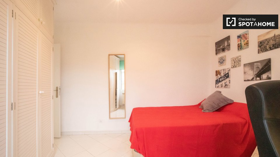 Double room Madrid, 5 beds, 110m² — photo 1