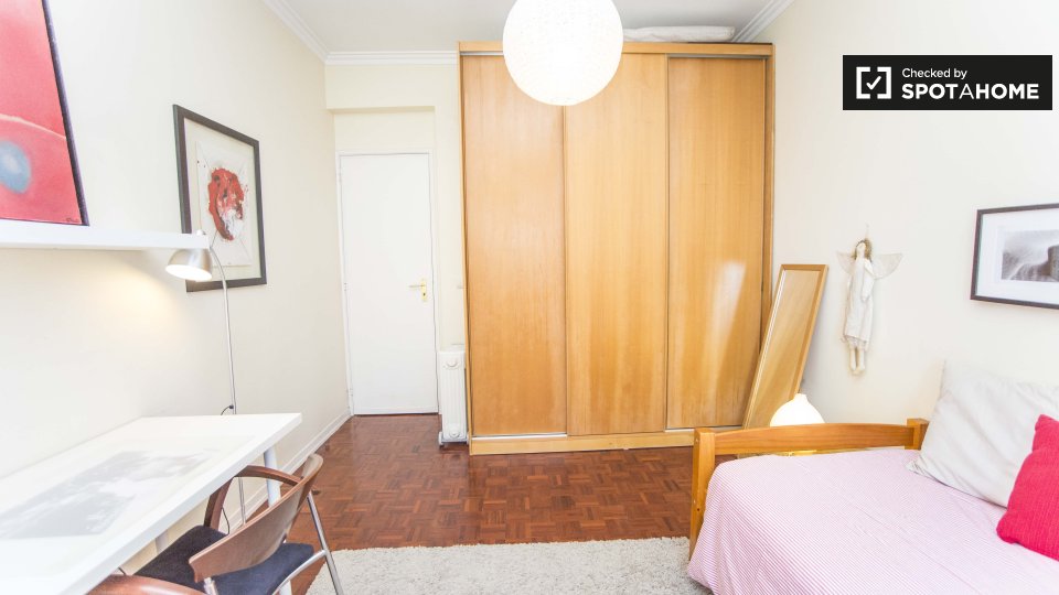 Double room Lisbon, 3 beds, 80m² — photo 3