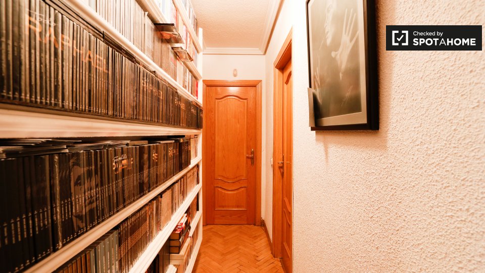 Double room Madrid, 5 beds, 125m² — photo 13