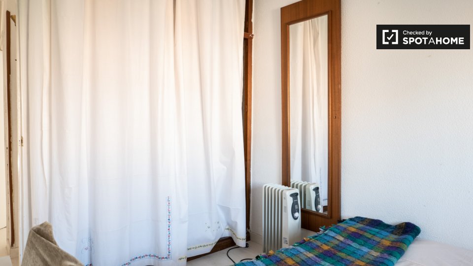 Double room Madrid, 4 beds, 70m² — photo 3