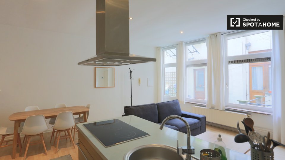 Apartment Brussels, 1 bed, 55m² — photo 1