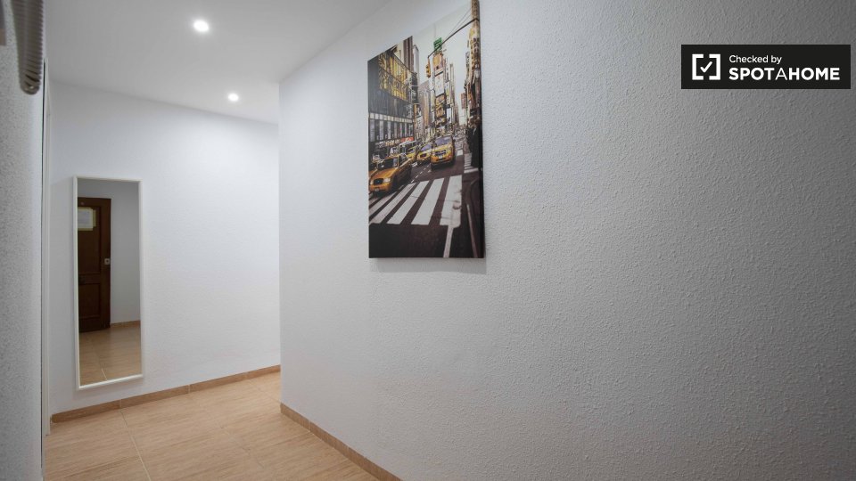 Double room Valencia, 3 beds, 80m² — photo 11