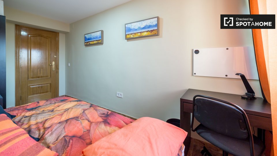 Double room Valencia, 5 beds, 110m² — photo 3