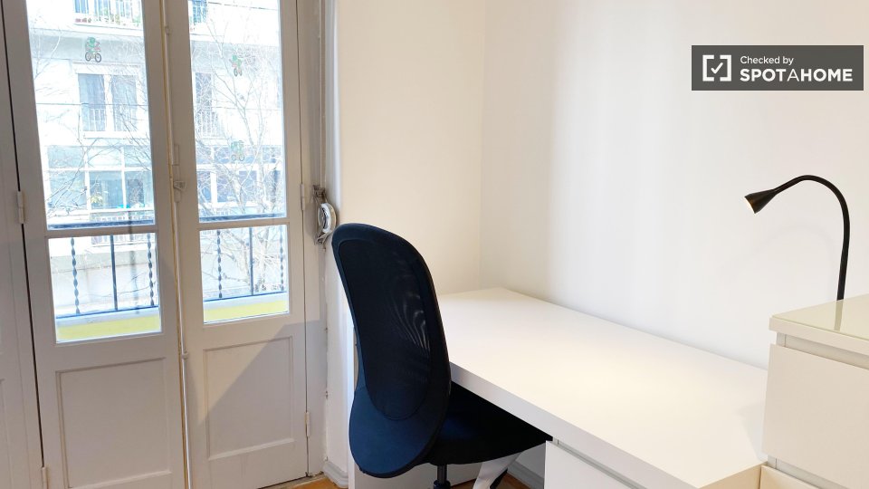 Double room Lisbon, 3 beds, 70m² — photo 13