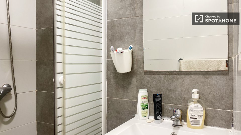 Double room Lisbon, 6 beds — photo 6