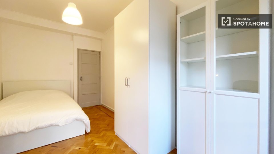 Double room Lisbon, 3 beds, 70m² — photo 9