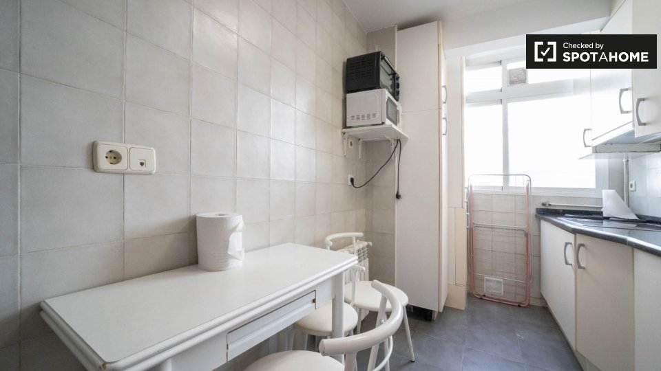 Double room Madrid, 3 beds, 110m² — photo 16