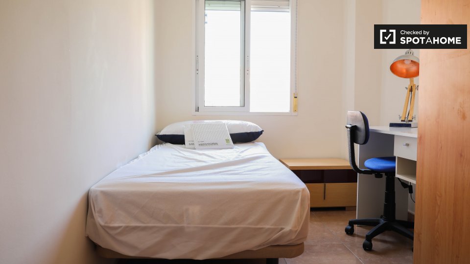 Double room Valencia, 4 beds, 80m² — photo 2