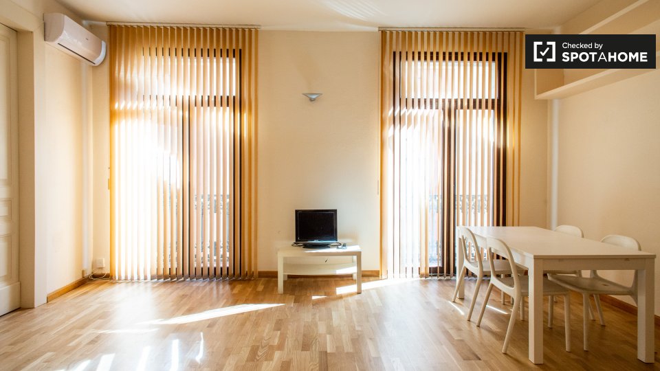 Apartment Barcelona, 1 bed, 92m² — photo 1