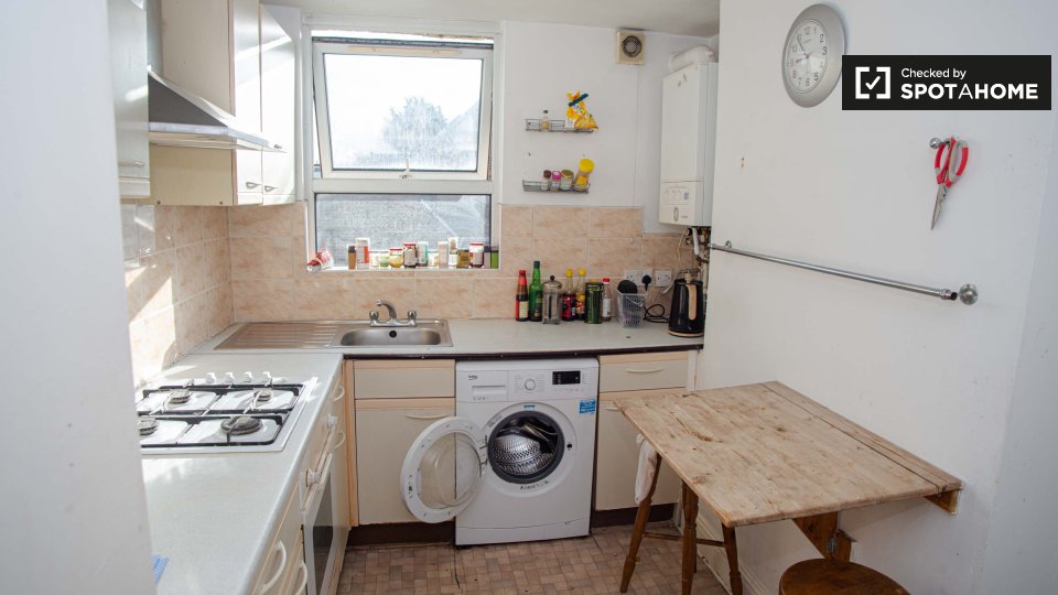 Double room London, 3 beds — photo 5