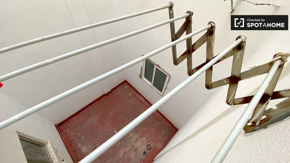 Double room Valencia, 3 beds, 75m² — photo 7