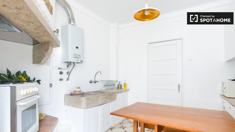Double room Lisbon, 6 beds, 120m² — photo 6