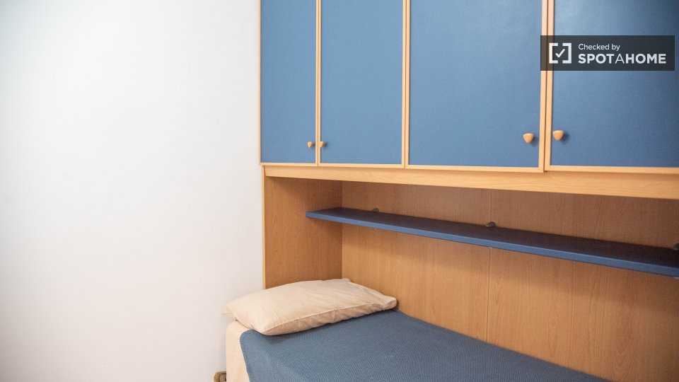 Camera in appartamento con 3 camere da letto in affitto, Medaglie d'Oro. - à Rome