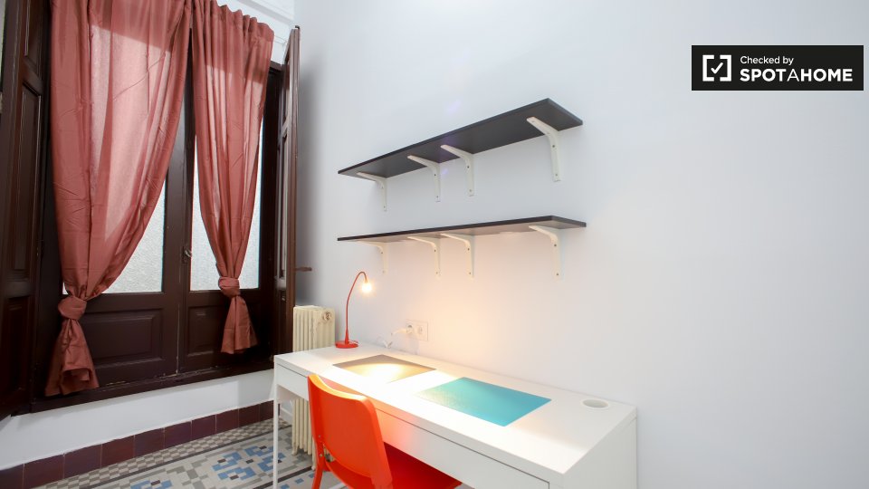 Double room Valencia, 10 beds, 300m² — photo 3