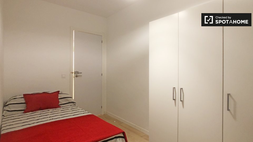 Double room Madrid, 7 beds, 130m² — photo 5