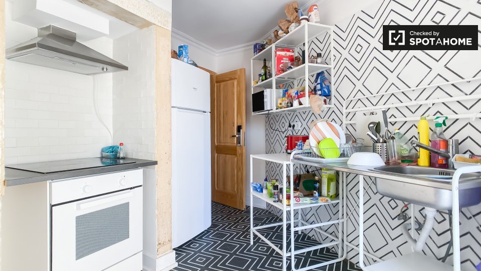 Double room Lisbon, 1 bed — photo 3