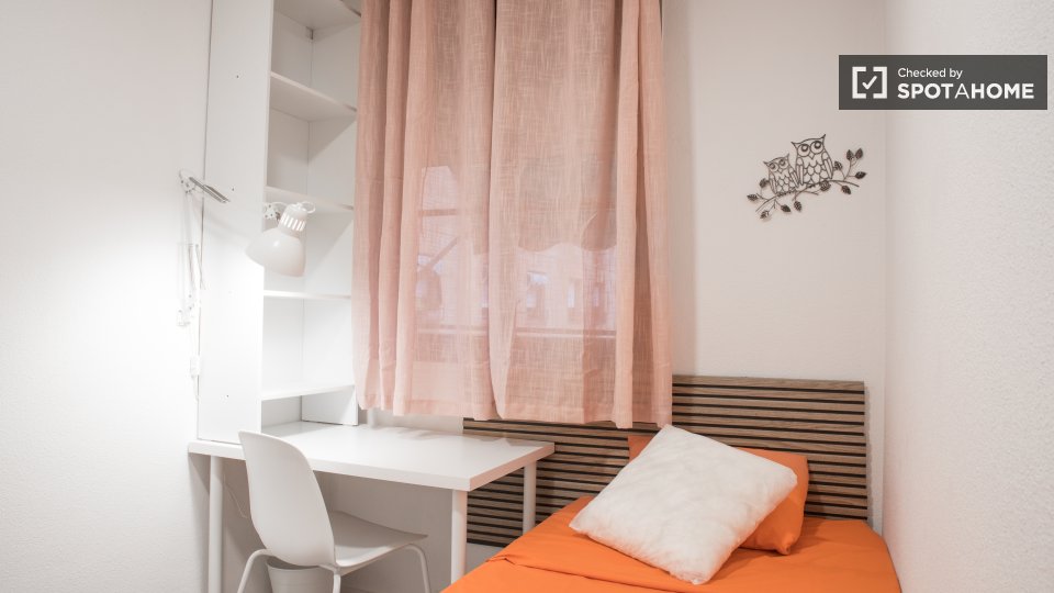 Double room Madrid, 5 beds, 101m² — photo 16