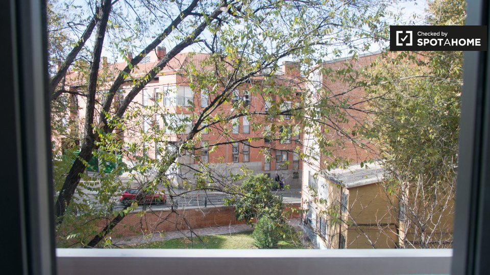 Double room Madrid, 4 beds, 74m² — photo 16