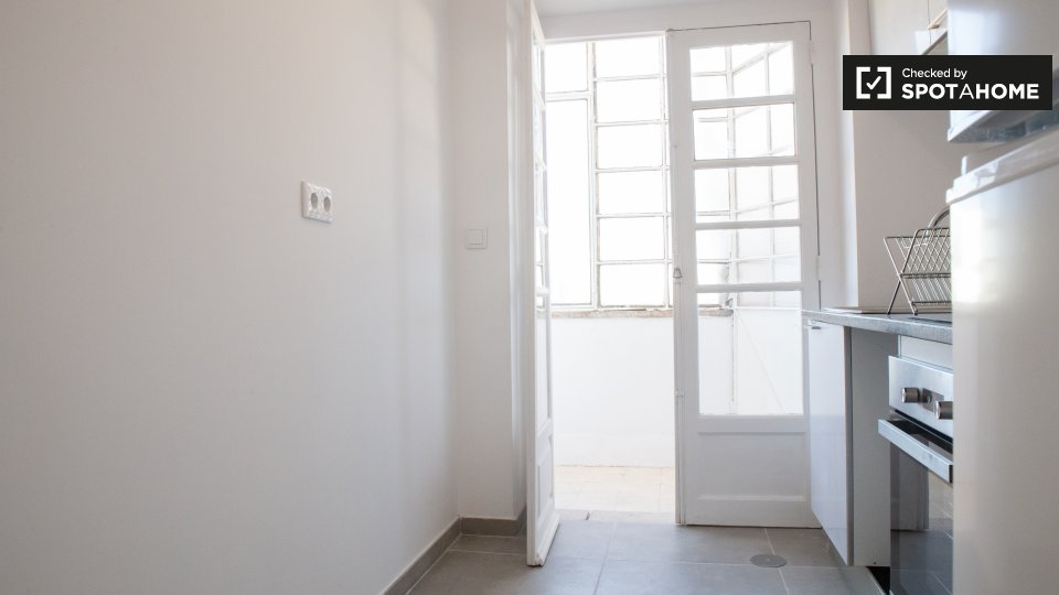 Apartment Lisbon, 5 beds, 100m² — photo 9