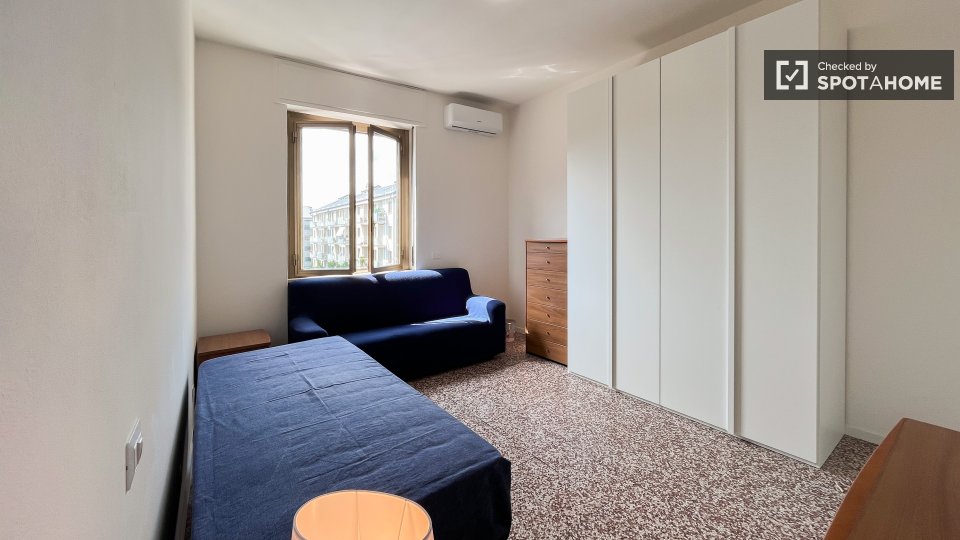 Double room Milan, 3 beds — photo 5