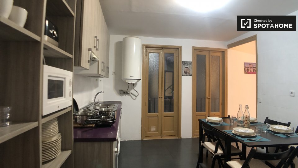 Double room Madrid, 5 beds, 100m² — photo 20