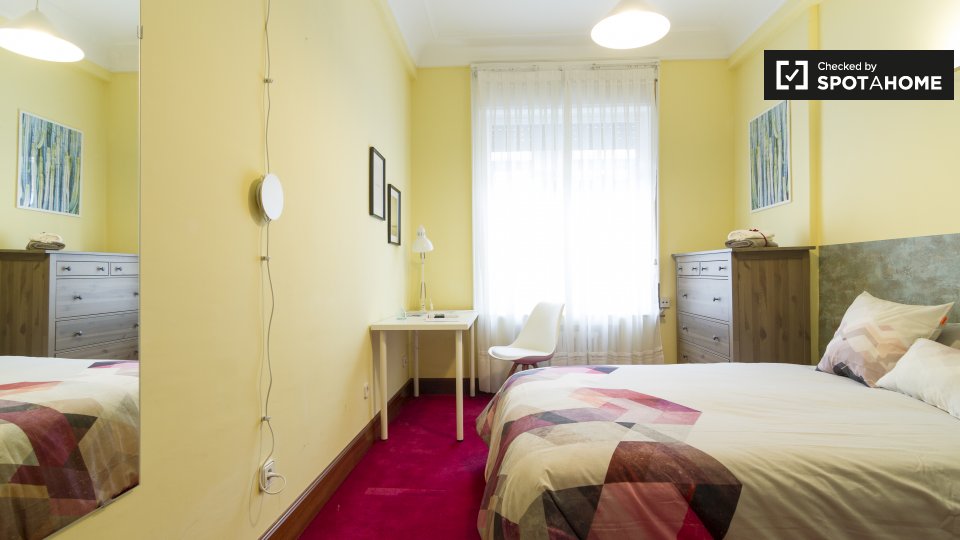 Exterior room in 7-bedroom house in Abando, Bilbao - a Bilbao