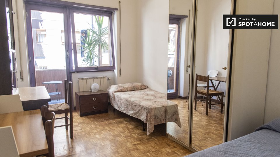 Double room Rome, 3 beds — photo 6