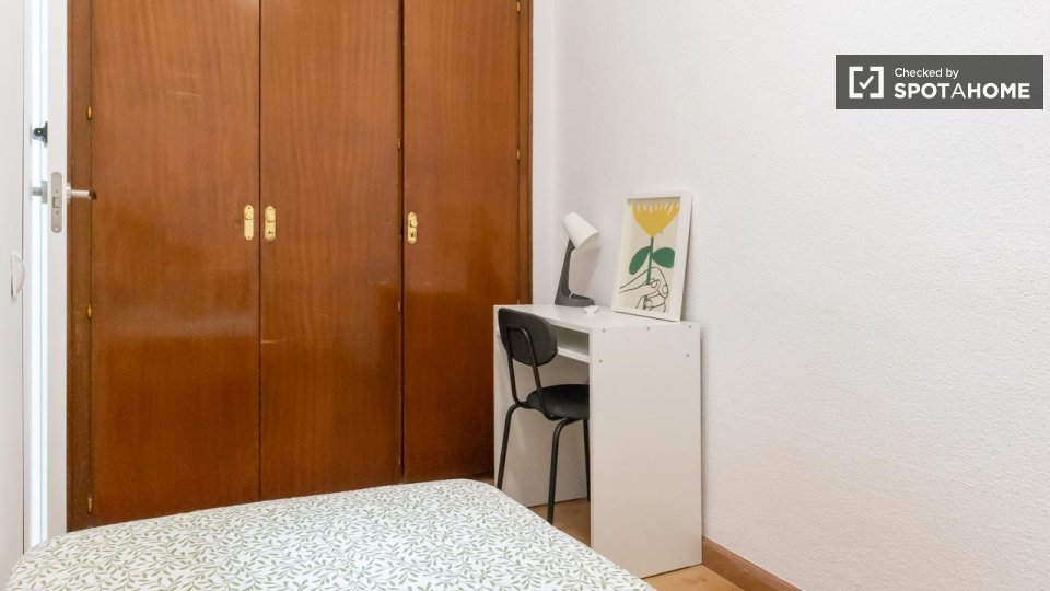 Double room Madrid, 6 beds, 116m² — photo 10