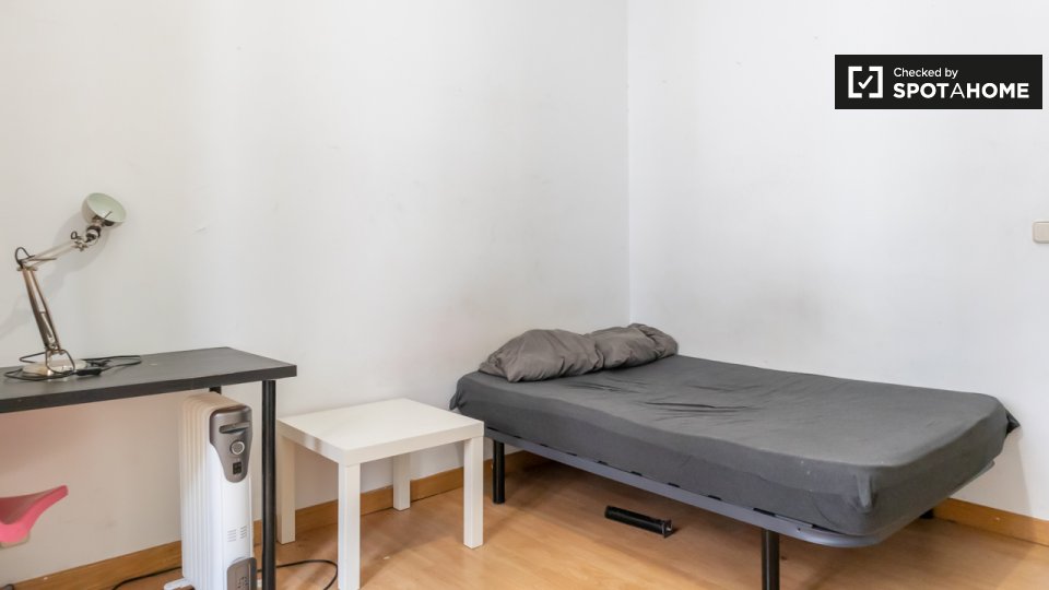 Double room Madrid, 7 beds, 130m² — photo 2