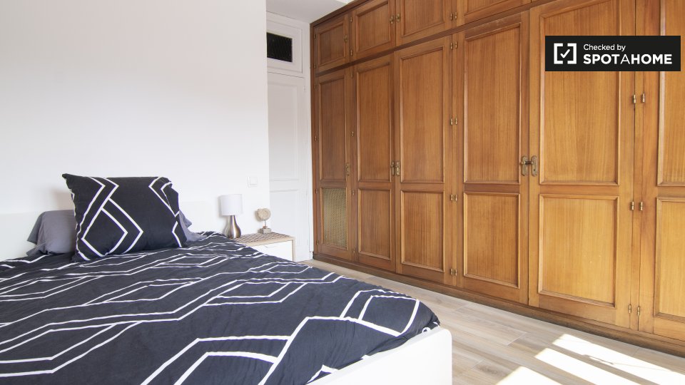 Double room Madrid, 7 beds, 200m² — photo 1