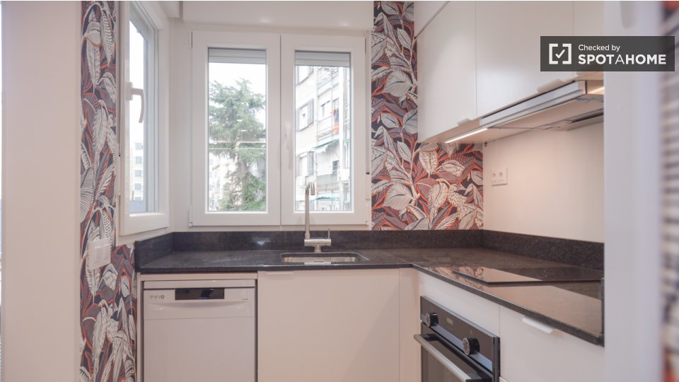 Double room Madrid, 3 beds — photo 1