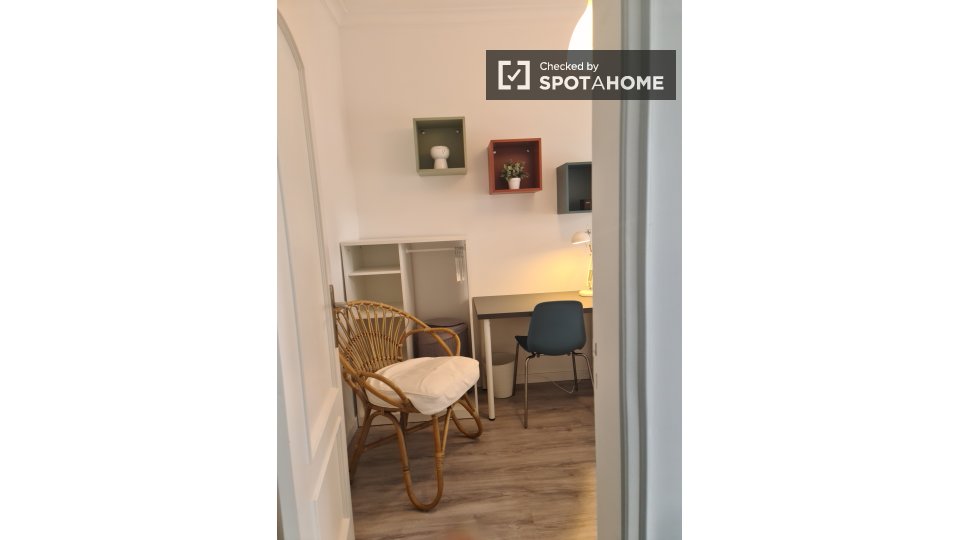 Double room Lisbon, 4 beds, 90m² — photo 10