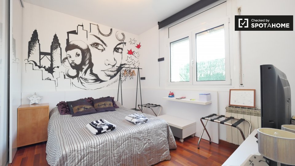 Double room Barcelona, 3 beds, 110m² — photo 1