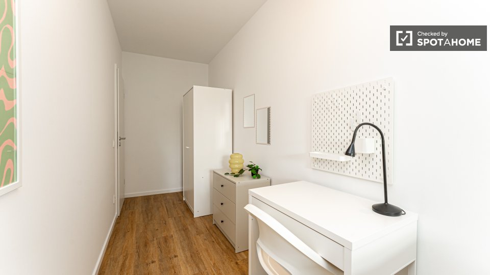 Double room Berlin, 5 beds, 77m² — photo 11