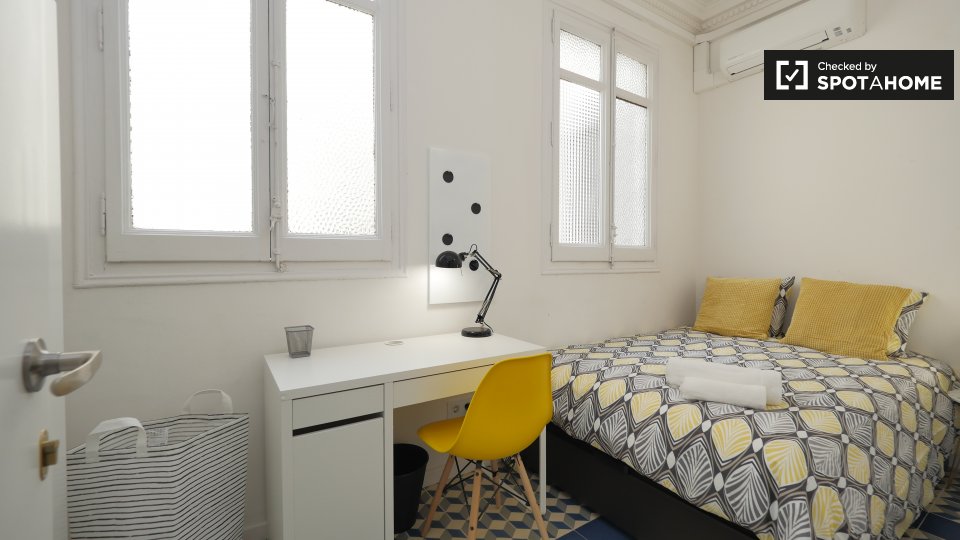 Double room Barcelona, 10 beds, 200m² — photo 1