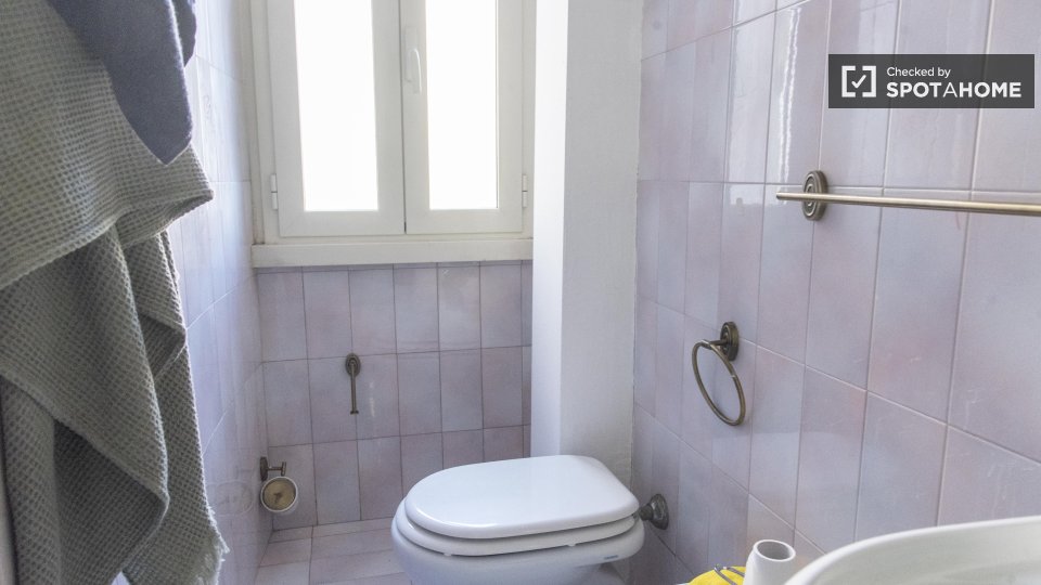 Double room Rome, 3 beds — photo 14