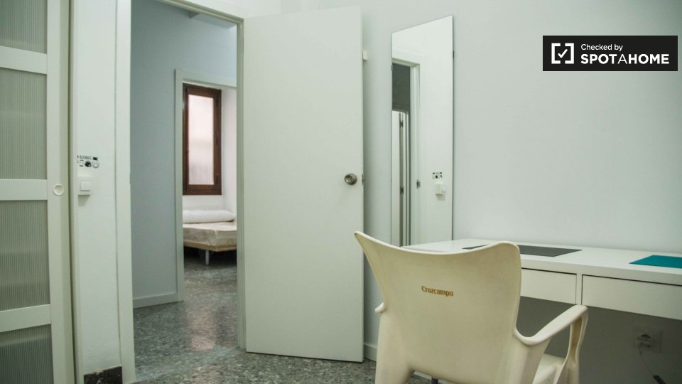Double room Valencia, 10 beds, 300m² — photo 20