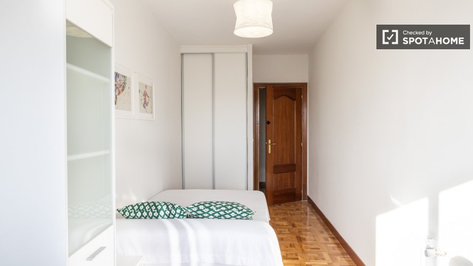 Double room Madrid, 3 beds, 95m² — photo 38