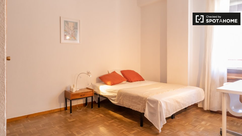 Double room Madrid, 6 beds, 152m² — photo 1