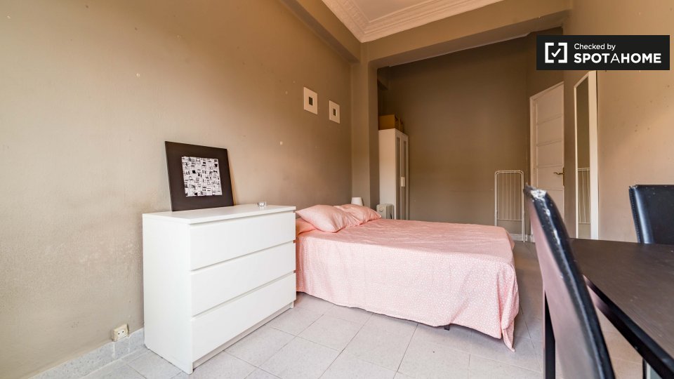 Double room Valencia, 5 beds, 130m² — photo 16